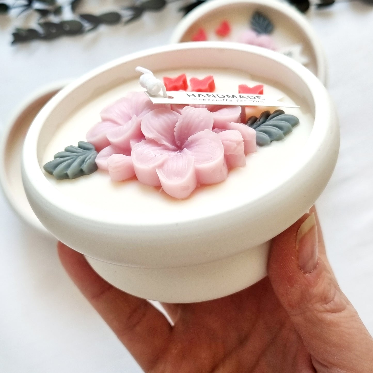 vegane Sojakerze Blume und Schmetterlinge