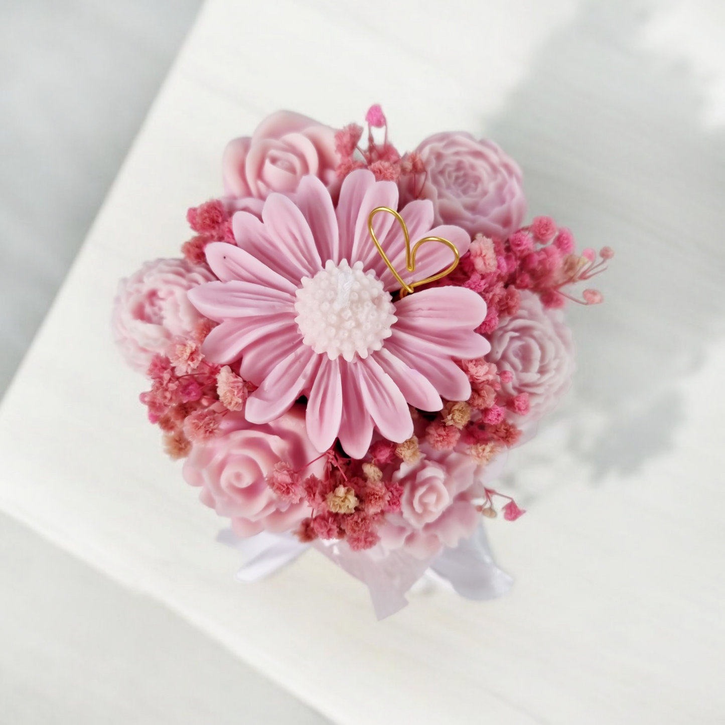 kleines Blumenbouquet aus Kerzen